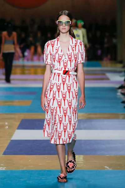 Look 18